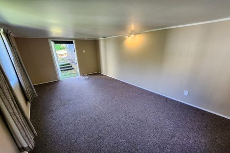 Photo of property in 27 Glenfern Road, Mellons Bay, Auckland, 2014