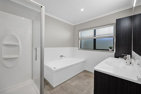 Photo of property in 2 Pipitea Place, Whalers Gate, New Plymouth, 4310