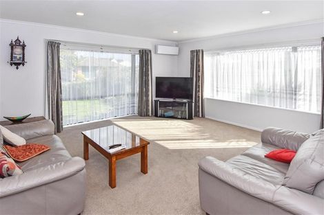 Photo of property in 59 Frank Nobilo Drive, Golflands, Auckland, 2013
