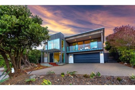 Photo of property in 10 Hilltop Lane, Mount Pleasant, Christchurch, 8081