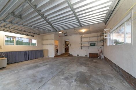 Photo of property in 17 Scanlen Terrace, Kelston, Auckland, 0602