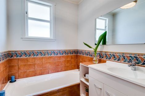 Photo of property in 10 Shirley Place, Bay View, Napier, 4104