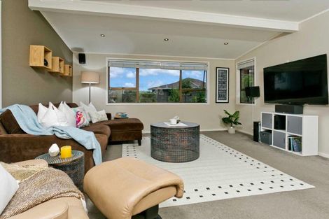 Photo of property in 11 Squirrel Lane, Browns Bay, Auckland, 0630