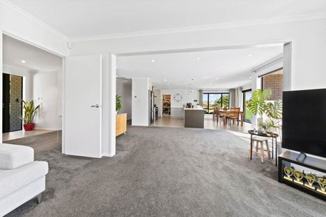 Photo of property in 9 Fitzgerald Road, Drury, 2113