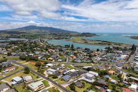 Photo of property in 10c Long Street, Raglan, 3225