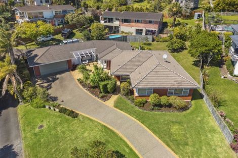 Photo of property in 15 Pickwick Parade, Mellons Bay, Auckland, 2014