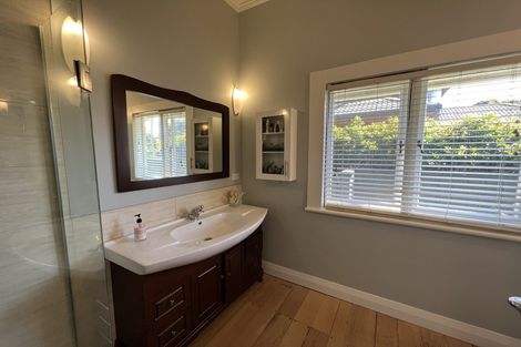 Photo of property in 11 Ocean View Road, Milford, Auckland, 0620