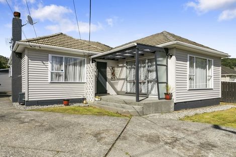 Photo of property in 16 Hinau Grove, Wainuiomata, Lower Hutt, 5014