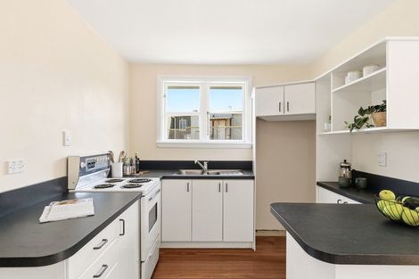 Photo of property in 12 Bracken Road, Newlands, Wellington, 6037