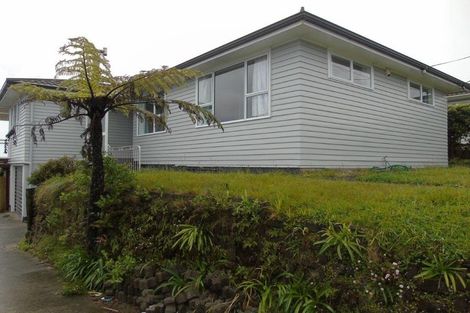 Photo of property in 38 Brooker Grove, Newlands, Wellington, 6037