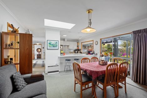 Photo of property in 6 Argyle Place, Highlands Park, New Plymouth, 4312