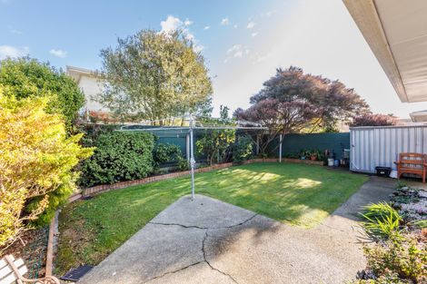 Photo of property in 5 Hollows Crescent, Takaro, Palmerston North, 4412