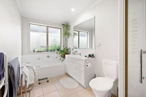 Photo of property in 4 Kingroyal Lane, Hamilton East, Hamilton, 3216