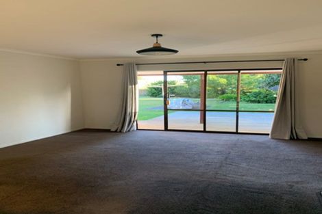Photo of property in 16 Victor Grove, Waikanae Beach, Waikanae, 5036