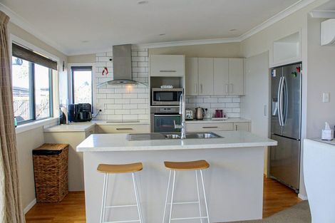 Photo of property in 2 Roretana Drive, Athenree, Katikati, 3177