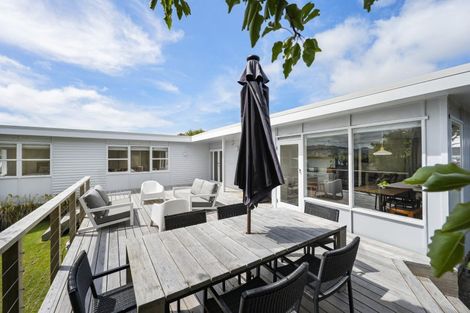Photo of property in 50 Churton Drive, Churton Park, Wellington, 6037