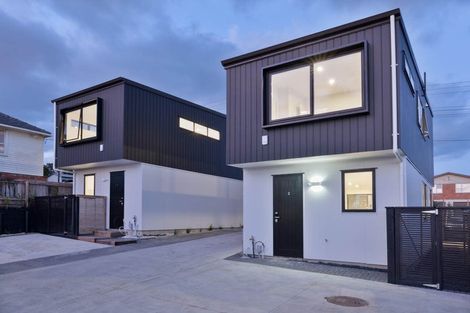 Photo of property in 2/11 Jaemont Avenue, Te Atatu South, Auckland, 0610