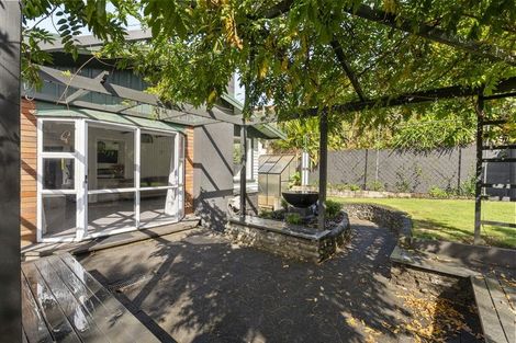 Photo of property in 10 Whitby Place, Westown, New Plymouth, 4310