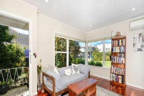 Photo of property in 1/13 Otakau Road, Milford, Auckland, 0620