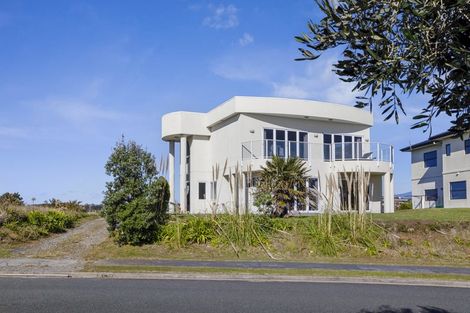 Photo of property in 16 Nadine Stanton Drive, Bell Block, New Plymouth, 4312
