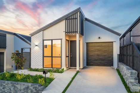 Photo of property in 16 Kotiu Place, Massey, Auckland, 0614