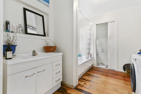 Photo of property in 65 Opanuku Road, Henderson Valley, Auckland, 0612