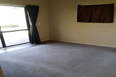 Photo of property in 14 Chablis Place, Henderson, Auckland, 0612