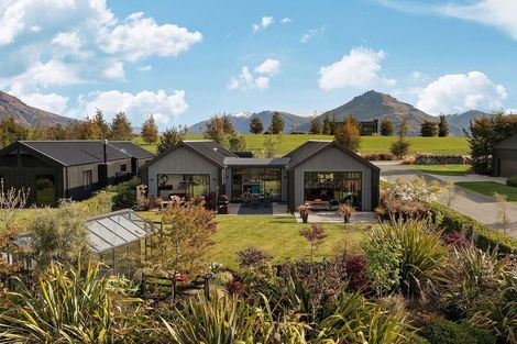 Photo of property in 2 Caithness Court, Jacks Point, Queenstown, 9371