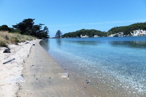 Photo of property in 37 Seddon Street, Waikanae, 5036