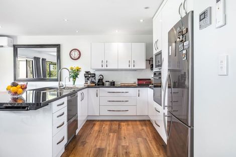 Photo of property in 8 Paremata Drive, Paremata, Porirua, 5024