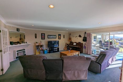 Photo of property in 10 Crown Hill, Paraparaumu, 5032