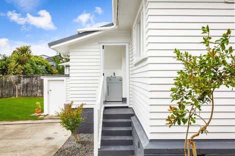 Photo of property in 61 Archibald Road, Kelston, Auckland, 0602
