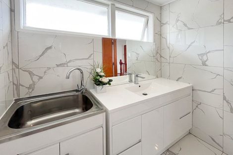 Photo of property in 12 Thomas Avenue, Te Atatu Peninsula, Auckland, 0610