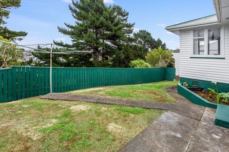 Photo of property in 12 Cornwall Crescent, Cannons Creek, Porirua, 5024
