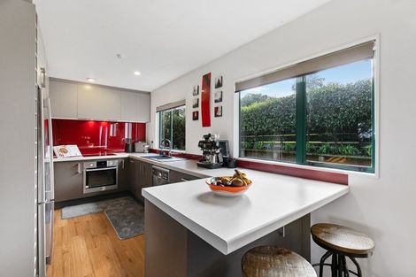 Photo of property in 2/9 Park Hill Road, Birkenhead, Auckland, 0626