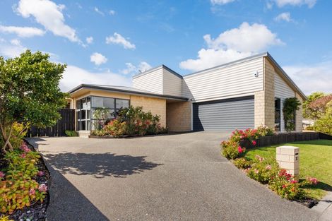 Photo of property in 38 Johnstone Drive, Fitzherbert, Palmerston North, 4410