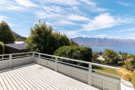 Photo of property in 27 Avalon Crescent, Fernhill, Queenstown, 9300