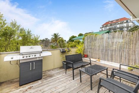 Photo of property in 2/10 Mahara Avenue, Birkenhead, Auckland, 0626