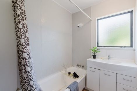 Photo of property in 32 Lansdowne Crescent, Glenview, Hamilton, 3206