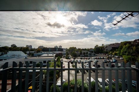 Photo of property in 3/2 Ruakiwi Road, Hamilton Lake, Hamilton, 3204