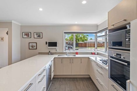 Photo of property in 32 Sylvia Street, Parklands, Christchurch, 8083