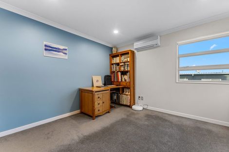 Photo of property in 5b Rahopara Street, Castor Bay, Auckland, 0620