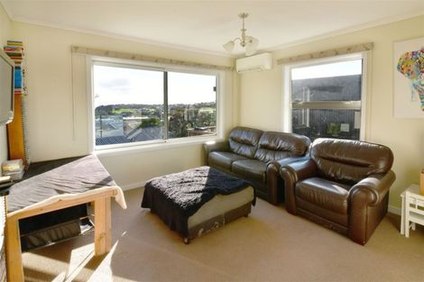 Photo of property in 47 Wade River Road, Stanmore Bay, Whangaparaoa, 0932