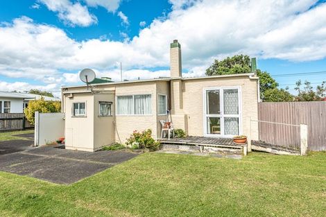 Photo of property in 9 Ruapehu Street, Castlecliff, Whanganui, 4501