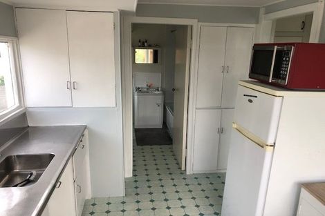 Photo of property in 51 Onewa Road, Northcote, Auckland, 0627