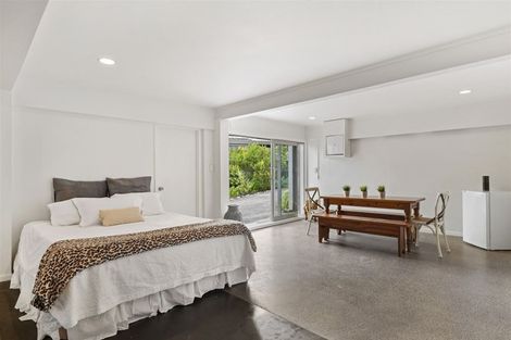 Photo of property in 9 Garmons Way, Castor Bay, Auckland, 0620