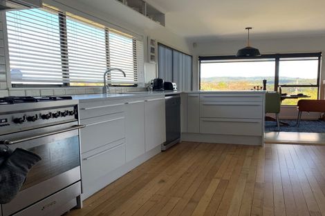 Photo of property in 5 Warwick Avenue, Titirangi, Auckland, 0604