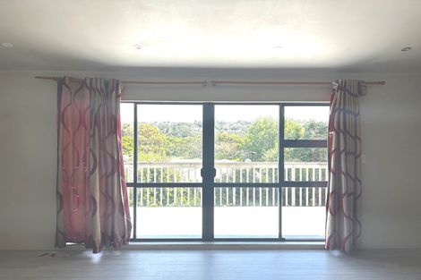 Photo of property in 1/32 Waverley Avenue, Glenfield, Auckland, 0629
