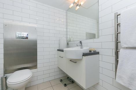 Photo of property in The Capital, 16/370 Oriental Parade, Oriental Bay, Wellington, 6011