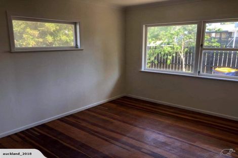 Photo of property in 104 Archibald Road, Kelston, Auckland, 0602